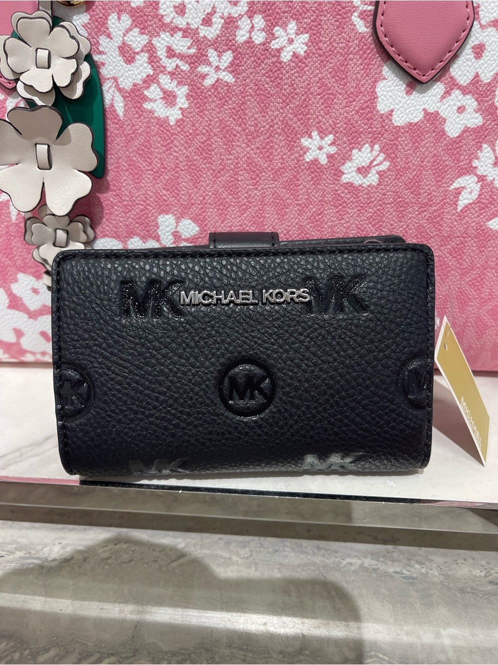 Michael Kors Jet Set Travel Medium  MK Logo Debossed Bifold Wallet
Black 
NWT - Picture 3 of 16